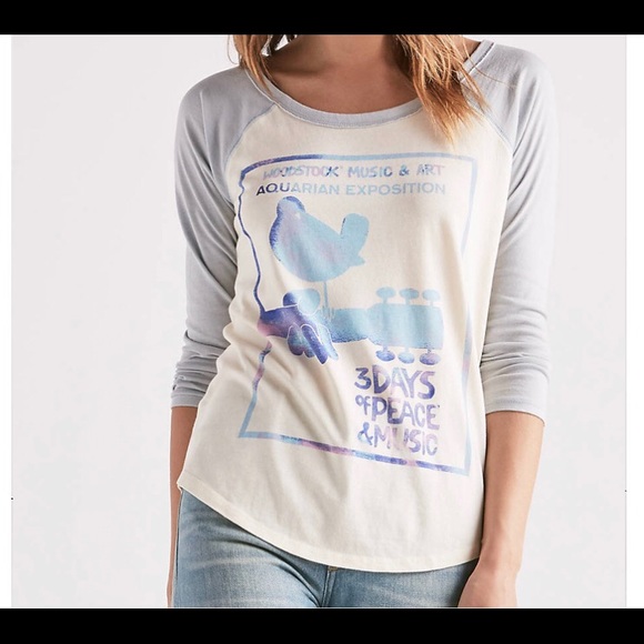 Lucky Brand Tops - ☮️ HP ☮️ NWT Lucky Brand Woodstock raglan top